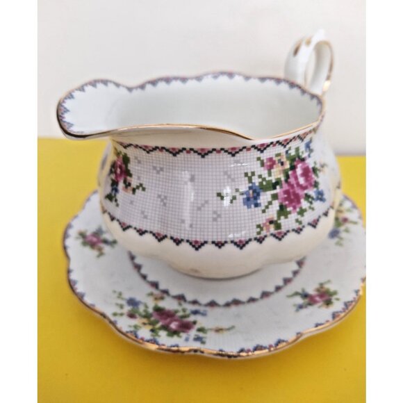 Royal Albert Petit Point Large Gravy Boat with Underplate 1970's - Picture 3 of 13